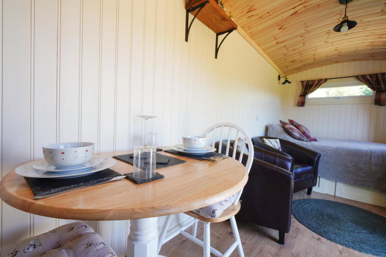 The Laburnum Retreat Shepherd Hut Private Hot Tub Upper Hulme Buitenkant foto