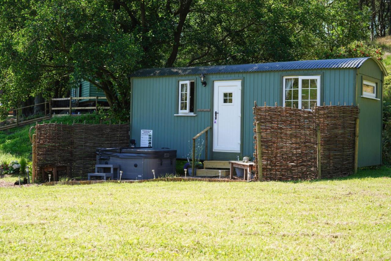 The Laburnum Retreat Shepherd Hut Private Hot Tub Upper Hulme Buitenkant foto